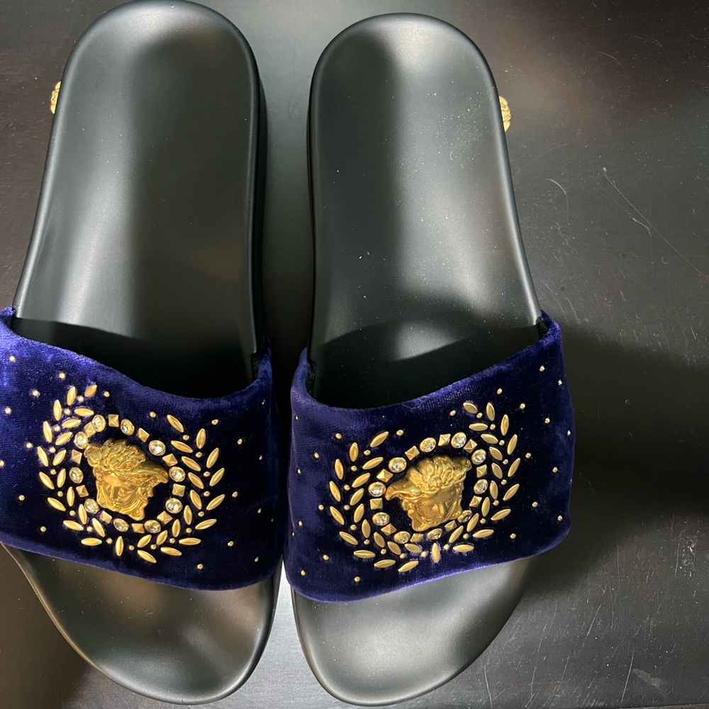 Beautiful Versace slides. Size 37.5 Blue/Purple suede